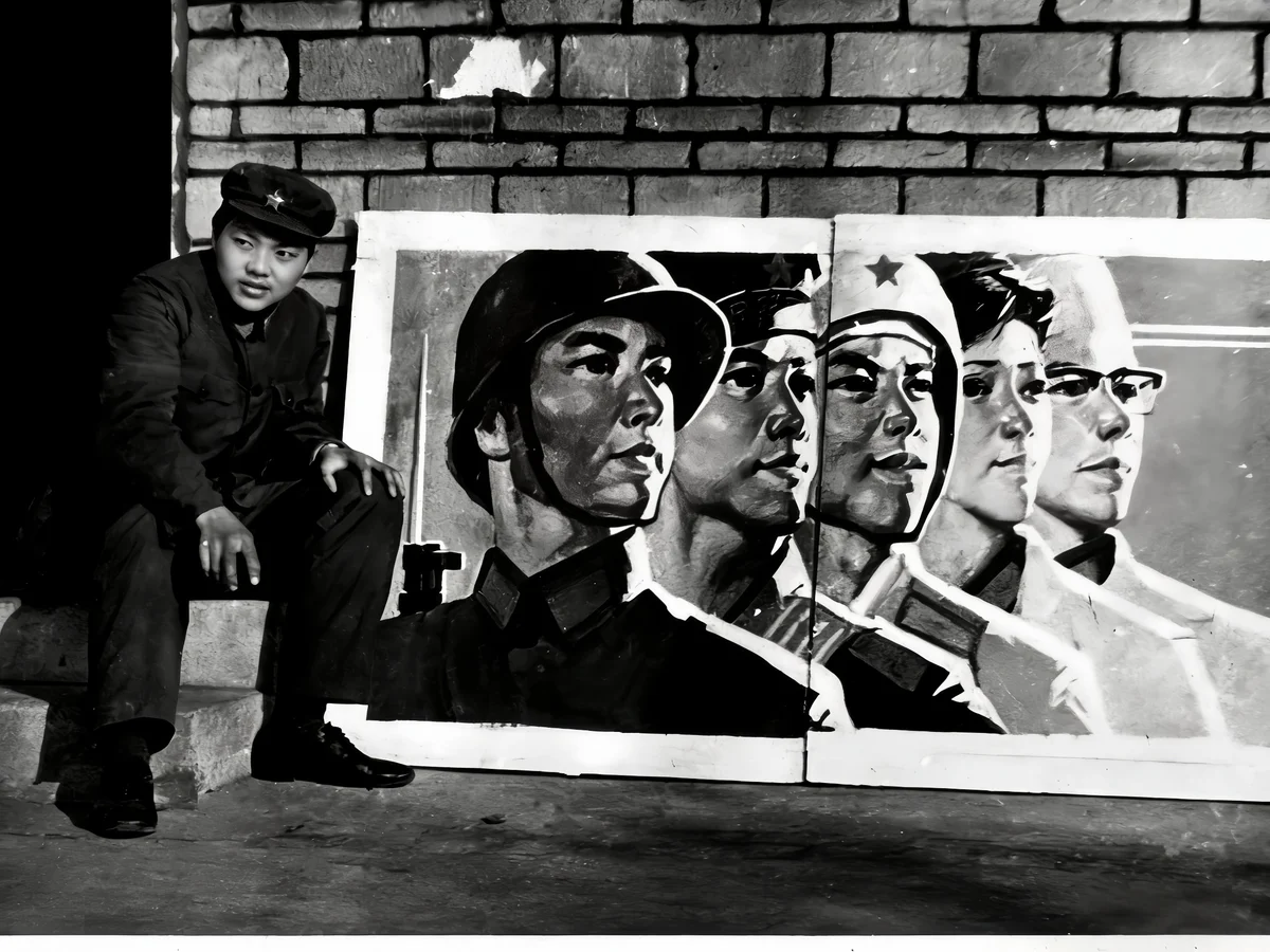 1980年在成都军区总医院俱乐部画宣传画