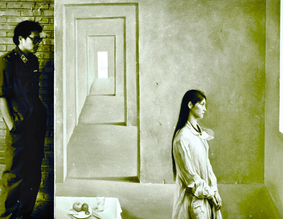 1987, painting the oil work "Outside the Window" at the PLA Academy of Art