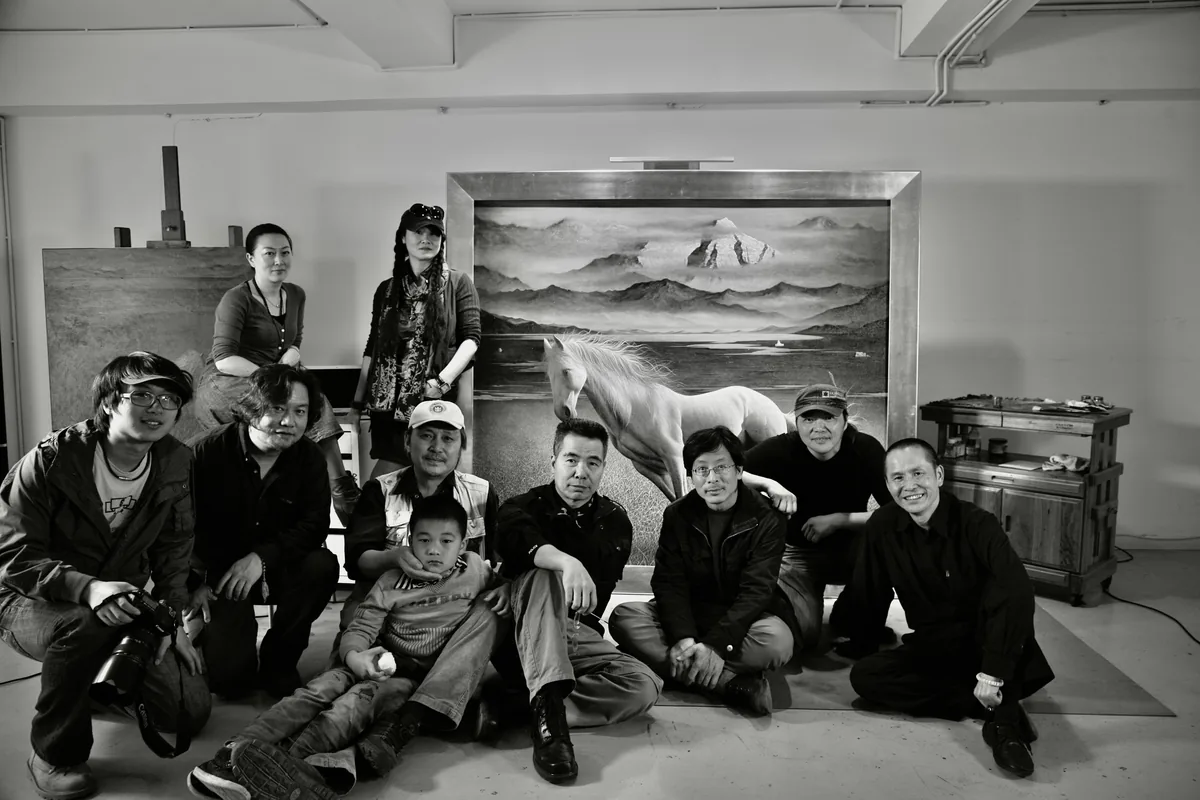 2016, Leng Jun visiting Dongfang Tenghong's studio. From right: He Dehua, Dongfang Tenghong, Leng Jun, Gao Xiaohua, Gao Tianyi, Yan Yongming, Zhang Hui, Liang Kui, Zhang Wei, Chen Guanyu
